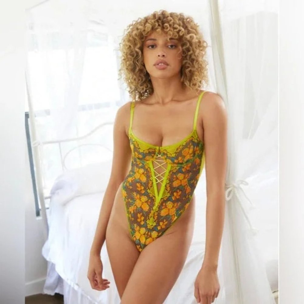Savage X Fenty by Rihanna Sweetheart Lace Thong Teddy Women’s M, 8/10 Wild Bunch